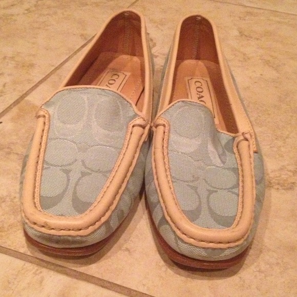 ๐๐HOST PICK๐๐Coach Signature Loafers - Picture 4 of 4