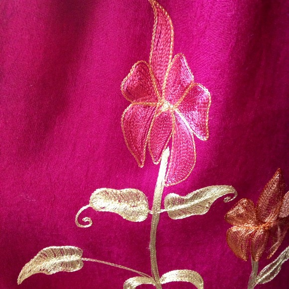 (REDUCED) Hot pink shawl, stall or scarf. - Picture 2 of 4