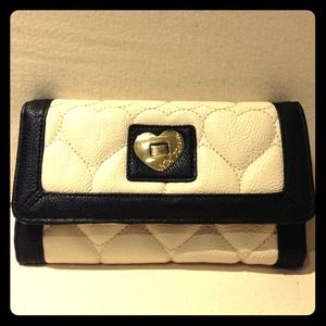 REDUCED✨ Betsey Johnson hearts Wallet