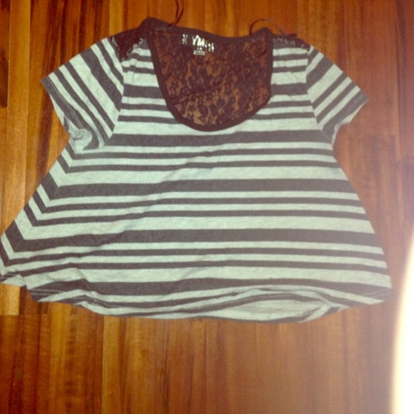 Black and gray top - Picture 1 of 3