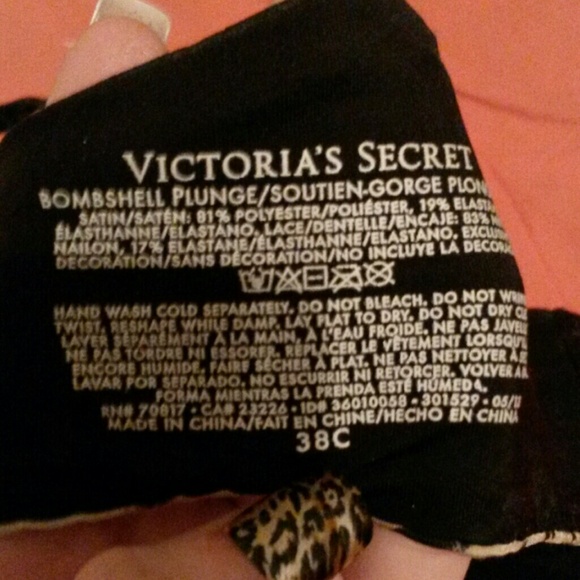 VICTORIA'S SECRET BOMBSHELL! - Picture 2 of 2