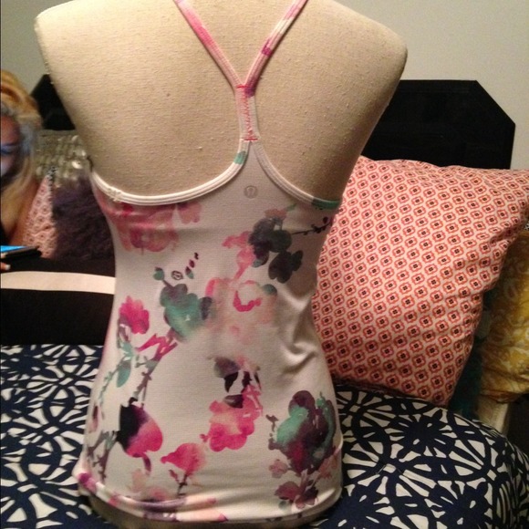 🌺Aunthentic LULULEMON top RARE🌺 - Picture 2 of 3