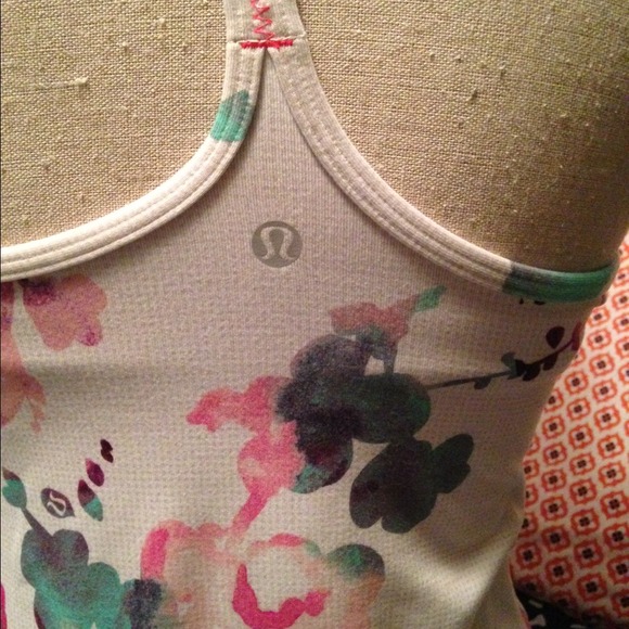 🌺Aunthentic LULULEMON top RARE🌺 - Picture 3 of 3