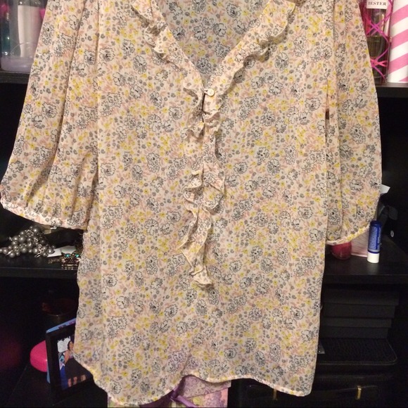 🚫sold🚫Old Navy ruffle top Med - Picture 2 of 4