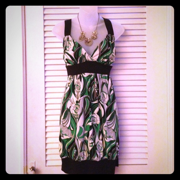🎉HP!🎉Black, green, and white banded  party dress