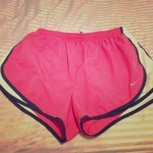❤️ Pink and White Nike shorts, size L ❤️