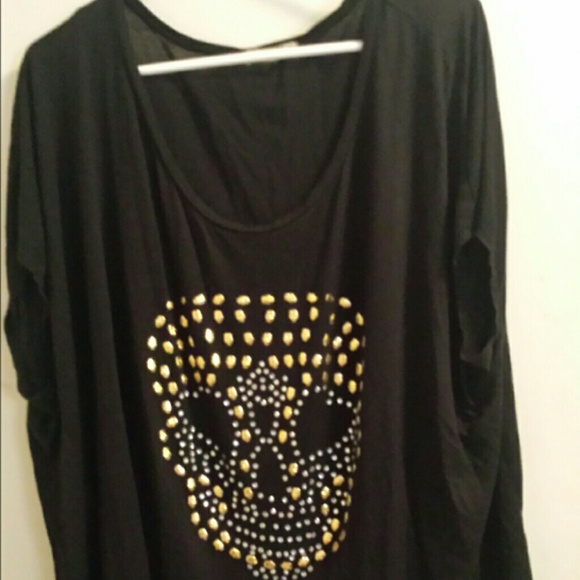 Black shirt sleeved skull shirt