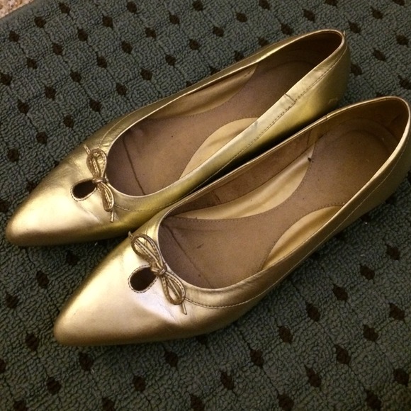 Gap gold flats