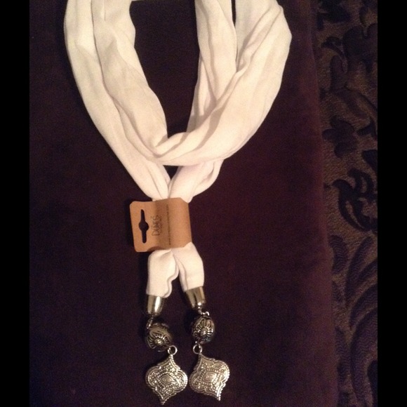 Accent scarf