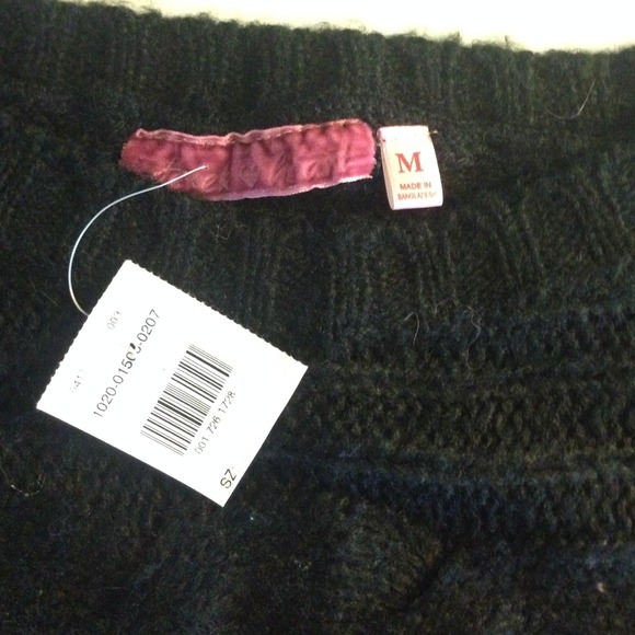 black short sleeve sweater NWT - Picture 2 of 3