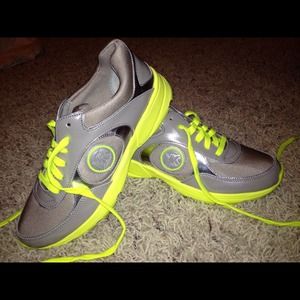 ⛔️SOLD⛔️Michael Kors sneakers size 10