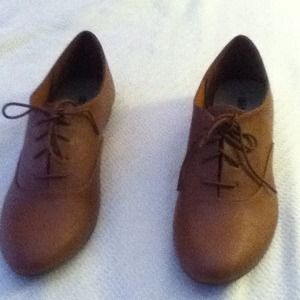 Women's light brown Oxford