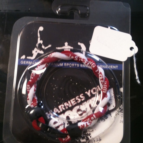 *HOLD!* Sports energy bracelet & necklace