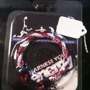 *HOLD!* Sports energy bracelet & necklace