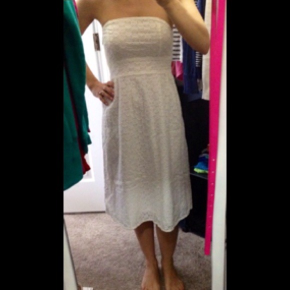 ☀️ Old Navy white eyelet strapless dress size 2