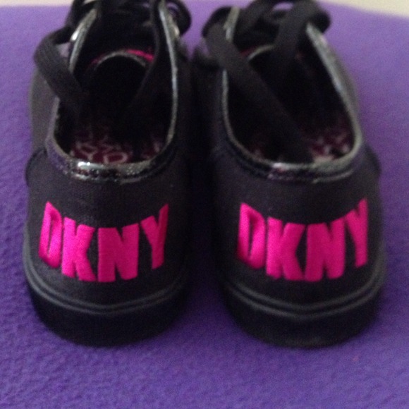 DKNY SNEAKERS