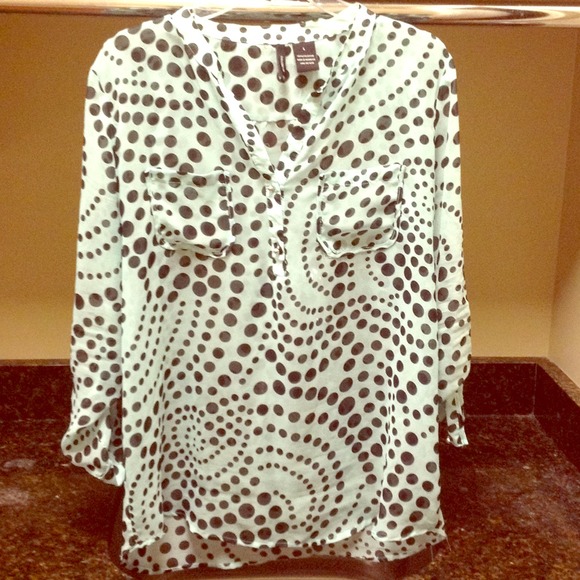 Baby blue polka dot top - Picture 1 of 1