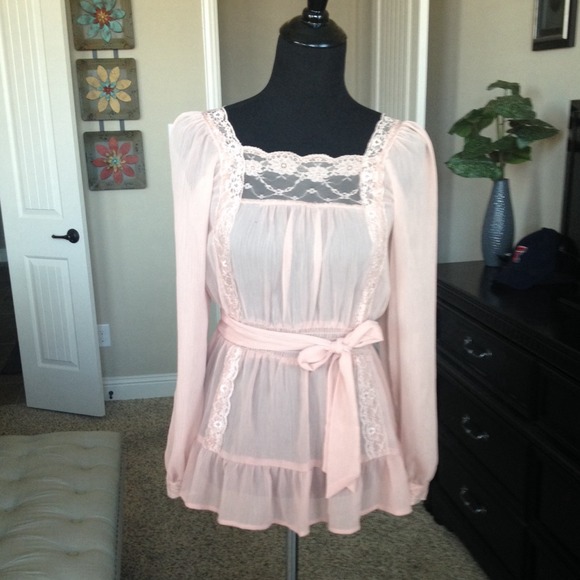 candies Tops - Beautiful soft pink blouse (final reduction )🎁🎁