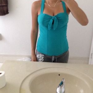 Aqua tank, tie at breast