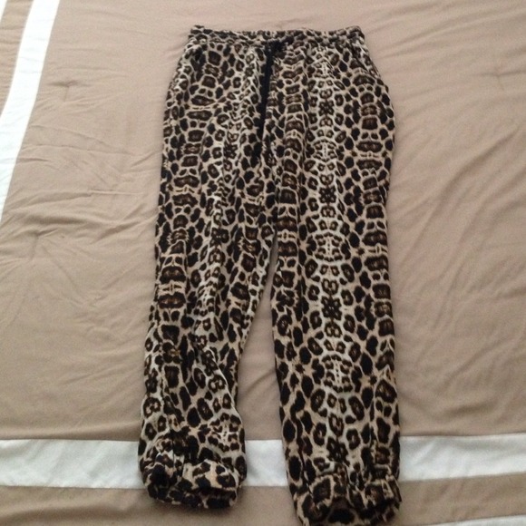 Leopard high waisted pants 🐆