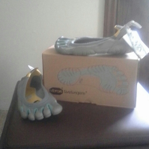 ****/REDUCED***/ BRAND NEW VIBRAMS