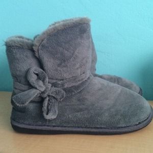 Bamboo Fuzzy Grey Boots with a Bow
