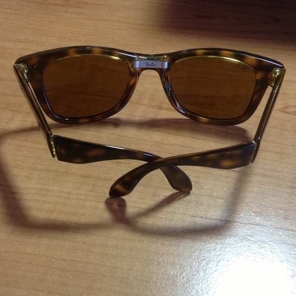 ⛔Sold⛔ Ray-Ban Foldable Wayfarers - Picture 2 of 4