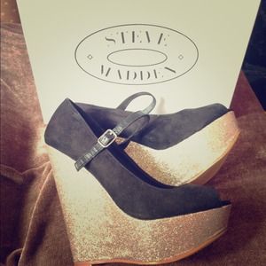 NWT Steve Madden Peep Toe Pump