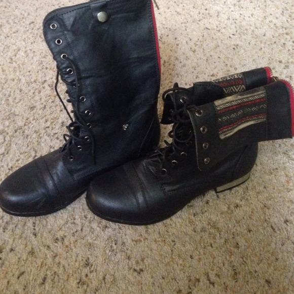 Combat boots