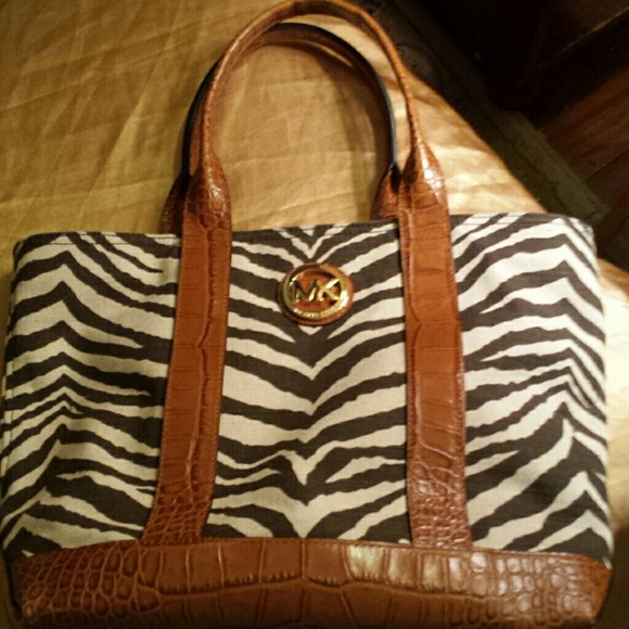 Michael Kors Handbags - Michael Kors Handbag - authentic - ON HOLD