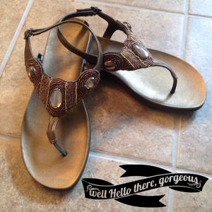 SALE!! ⬇️⬇️Kenneth Cole Reaction Blingy Sandals