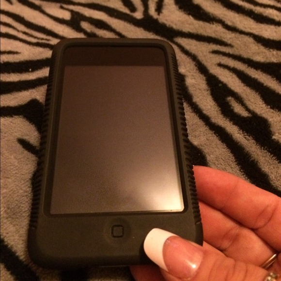 iPod touch 8gb 3rd generation in GREAT condition!! - Picture 1 of 3