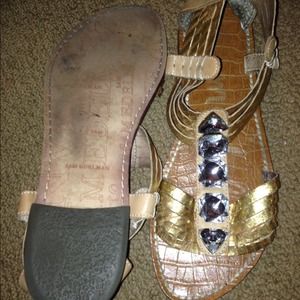 Gold Gladiator sandal✨