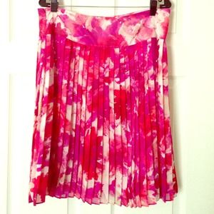 Jones New York pleated floral skirt.