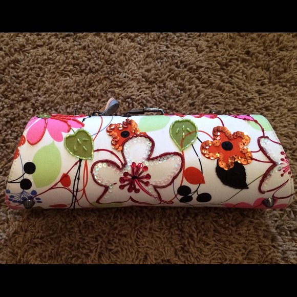 Brand new Aldo clutch. Very cute!