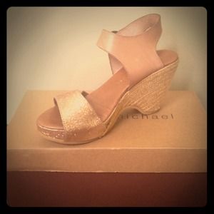 Eric Michael Nero Gold Sparkle and Nude Wedges