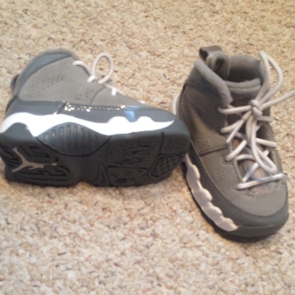 💢SOLD💢 Toddler Jordan (Cool Grey). Size: 5C - Picture 3 of 4