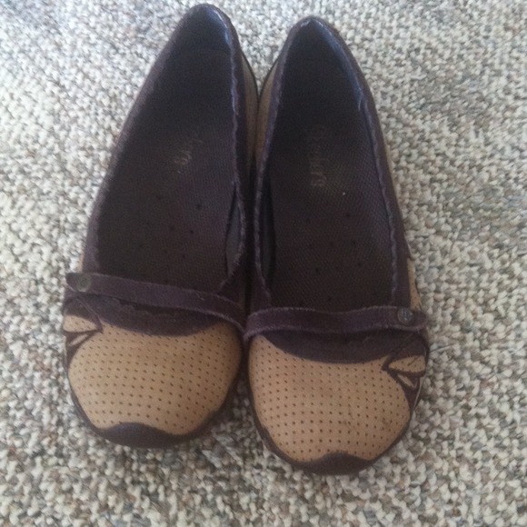 Pretty Skechers flats