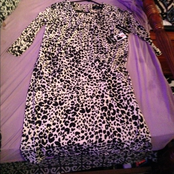**NEVER WORN Leopard long sleeve dress**