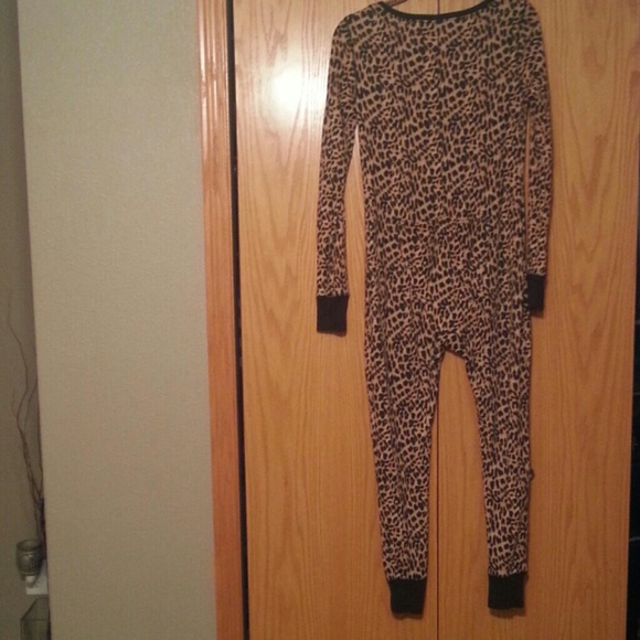 Victoria's Secret Pink Leopard Pajamas ××SOLD×× ♡ - Picture 3 of 4