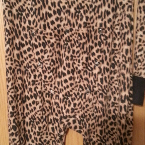 Victoria's Secret Pink Leopard Pajamas ××SOLD×× ♡ - Picture 4 of 4