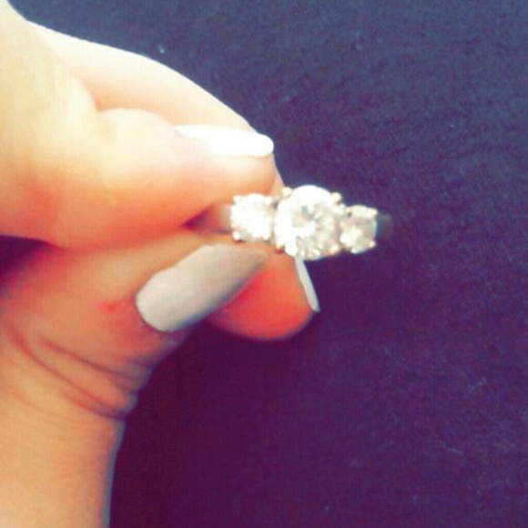 Very cute ring - Picture 2 of 3