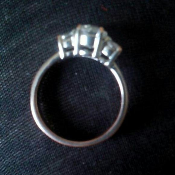 Very cute ring - Picture 3 of 3
