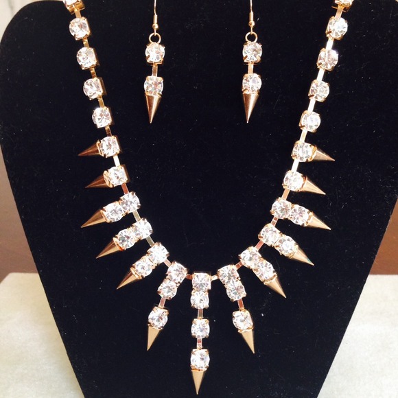 💥ROCKIN Spiked Necklace and Earring Set💥