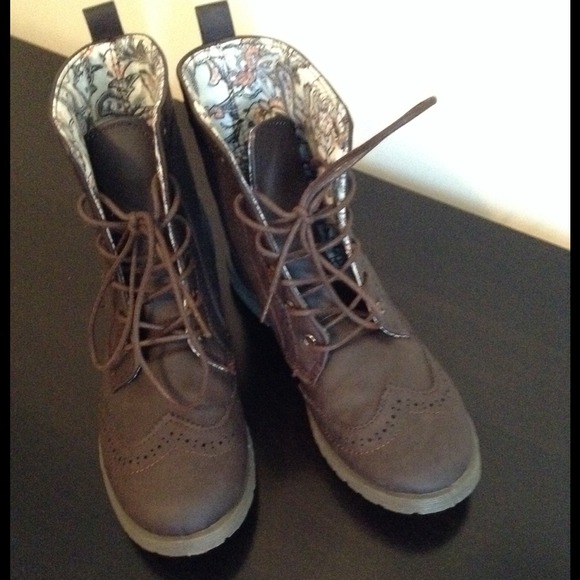 Brown combat boots and Chambray Bundle!