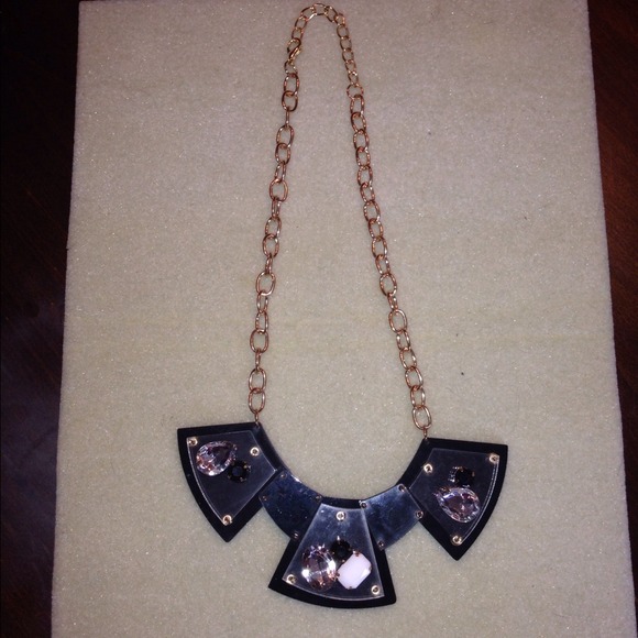 💃💃Geometric Statement Necklace💃💃 - Picture 2 of 2