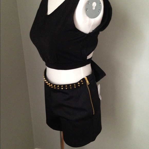 New forever21 golden stud shorts