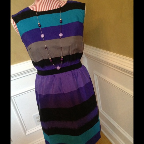 ❌SOLD❌Cute Sleeveless Shift Dress - Petite - Picture 2 of 2