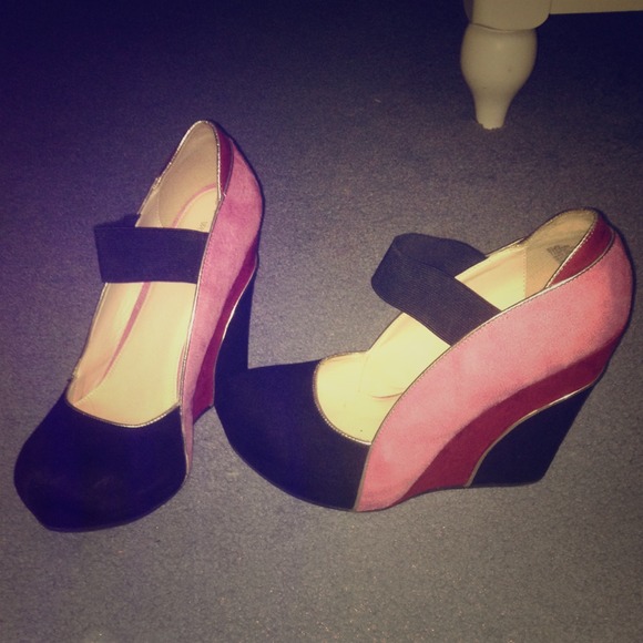 Color block wedges
