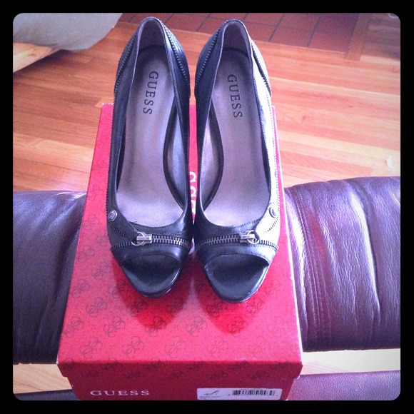Guess shoes - Picture 1 of 2